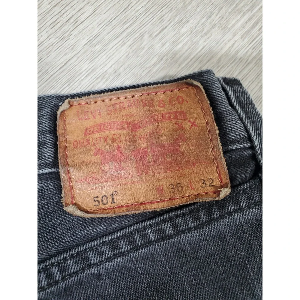 Vintage Levis 501 Jeans Mens 36x32 Black Denim Straight Leg Button Fly Y2K